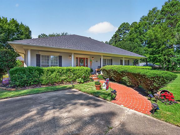 2nd image of 3090 Dartmoor Ct