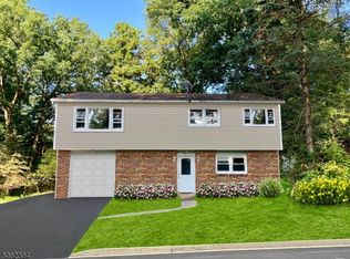 214 Elmira Trl, Hopatcong, NJ 07843
