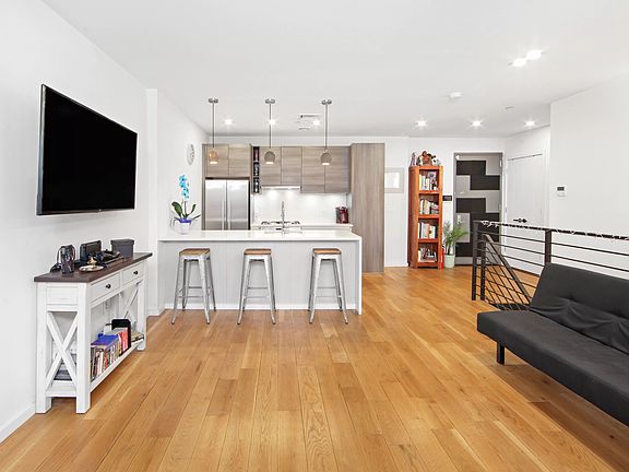 2nd image of 204 Monroe St #1A