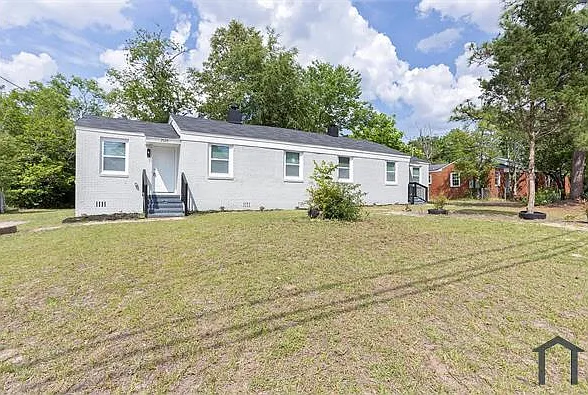 3 bed, 890 sqft, $1,390 — Photo 2