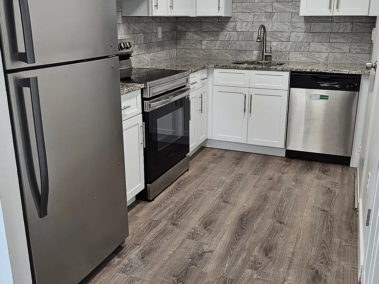 2 bed, 1056 sqft, $2,050 — Photo 4