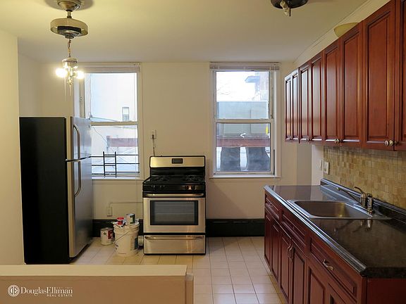 4th image of 257 Columbia St #2
