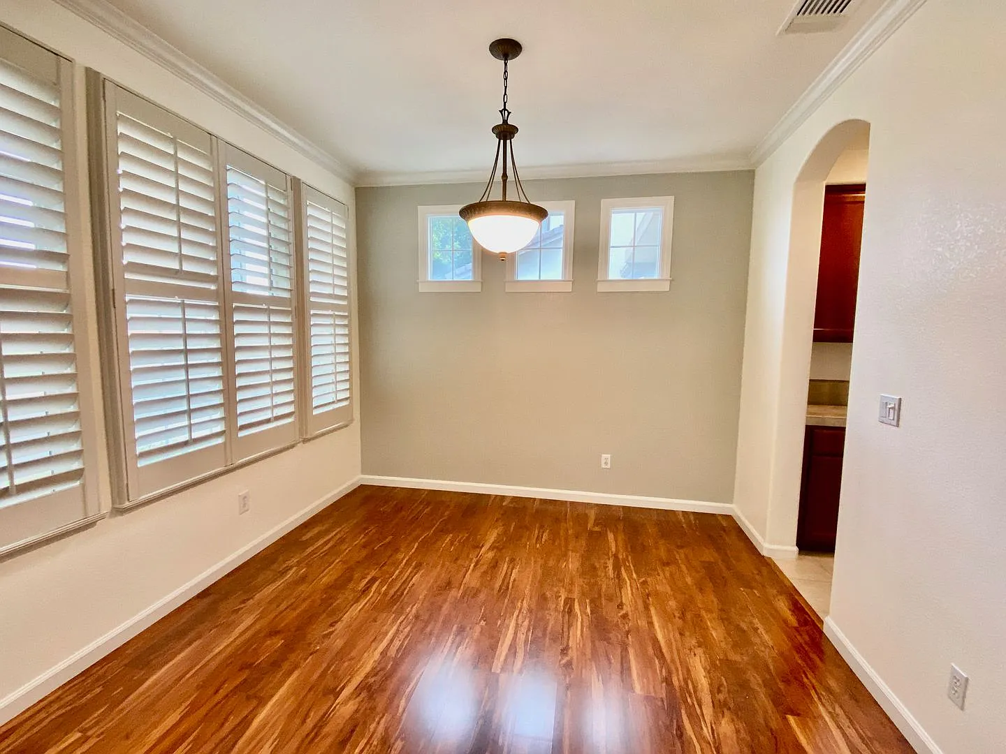 Clean And Spacious 4 Bed, 2.5 Bath With Covered Back Patio And Lush Landscaping In Westlake Commu... — Photo 2