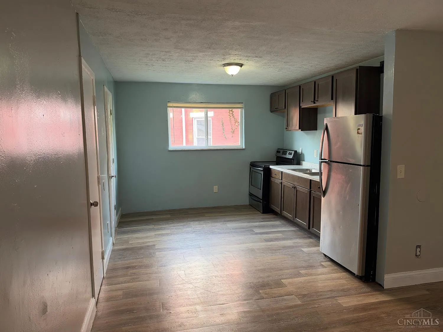 2 bed, 1.0 bath, $1,200 — Photo 3