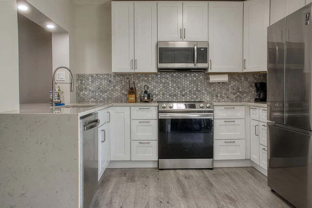3 bed, 1000 sqft, $3,600 — Photo 3