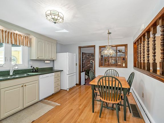 5th image of 27 Massachusetts Drive