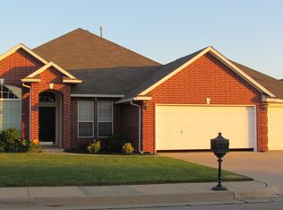 1904 NE 7th Cir, Moore, OK 73160