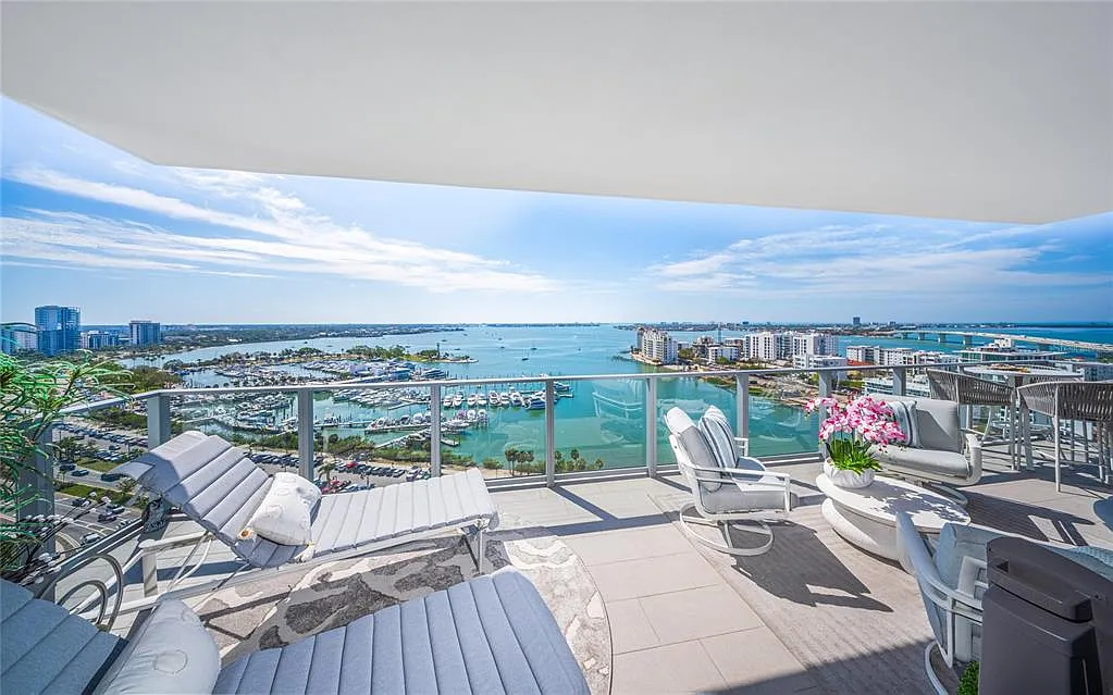 Building Photo - 1155 N Gulfstream Ave #1607