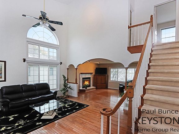 3rd image of 11024 Linden Dr NW