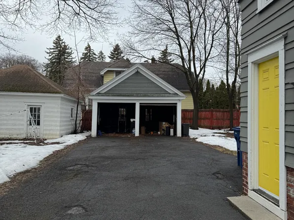 1305 Oak St #2, Syracuse, NY 13203