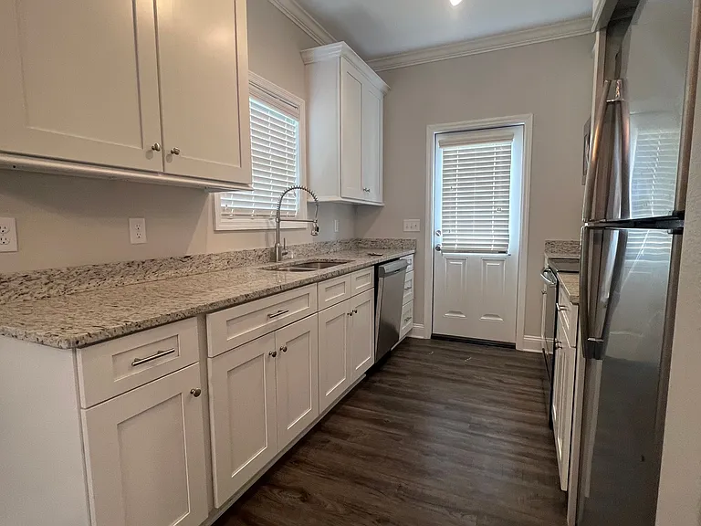 323 Summercreek Cv — Photo 8