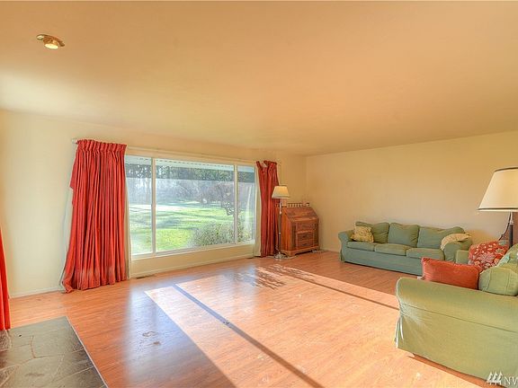 4th image of 2629 Country Club Ct NW