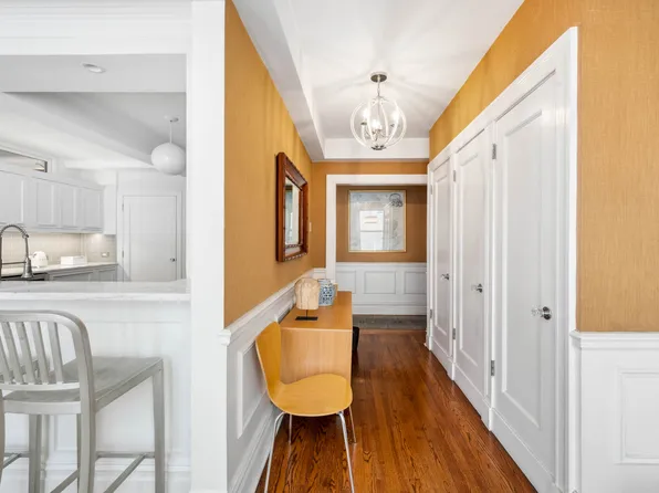 136 East 36th Street image 3 of 26