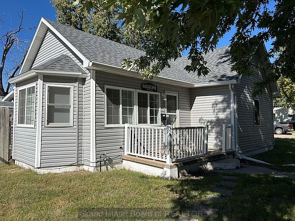 4th image of 1426 N Grand Island Ave