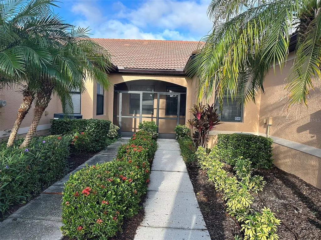 3 bed, 2.0 bath, 1616 sqft, $2,300 — Photo 2