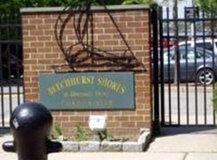 15429 Riverside Dr, Beechhurst, NY 11357