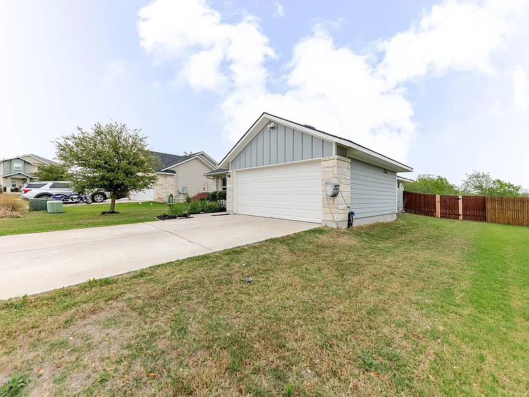 303 Schuyerville Dr — Photo 23