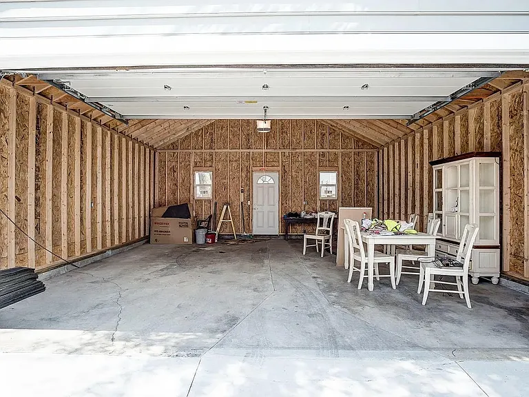 895 S Champion Ave — Photo 24