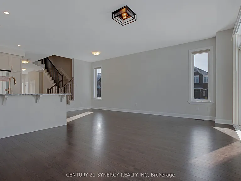 708 SE Taliesin Cres — Photo 12