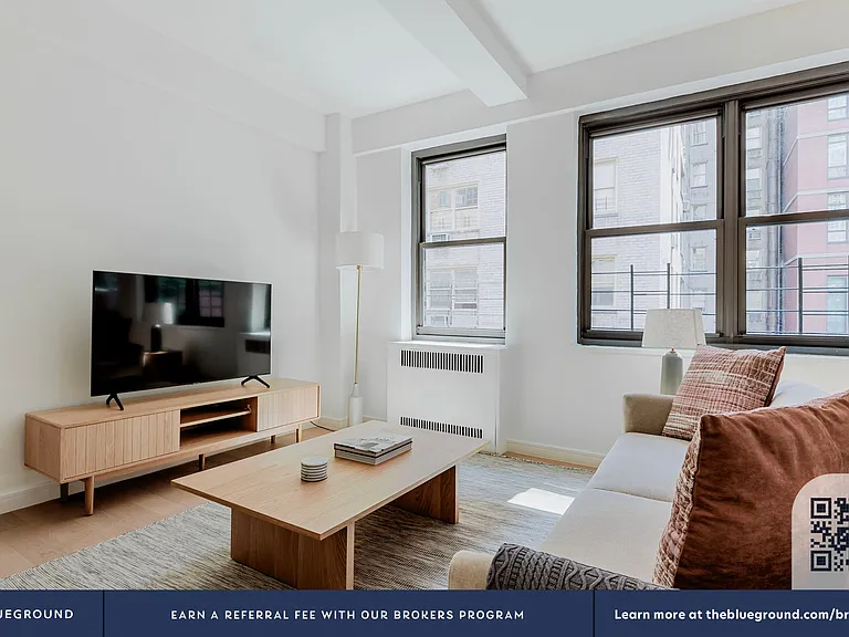 340 E 52nd St #7H — Photo 4