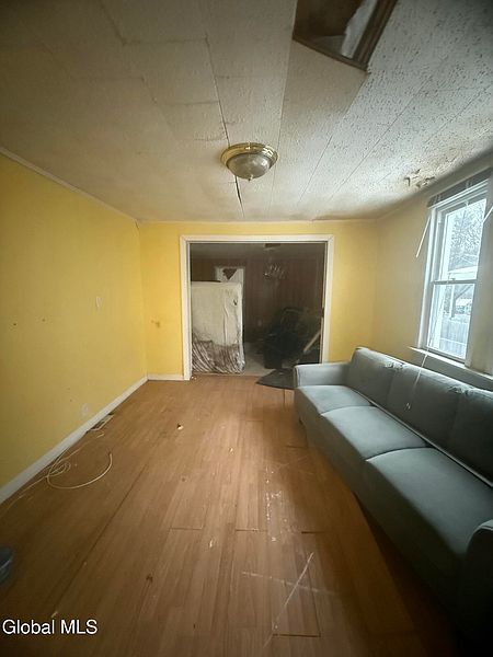 4th image of 169 Schoolhouse Road