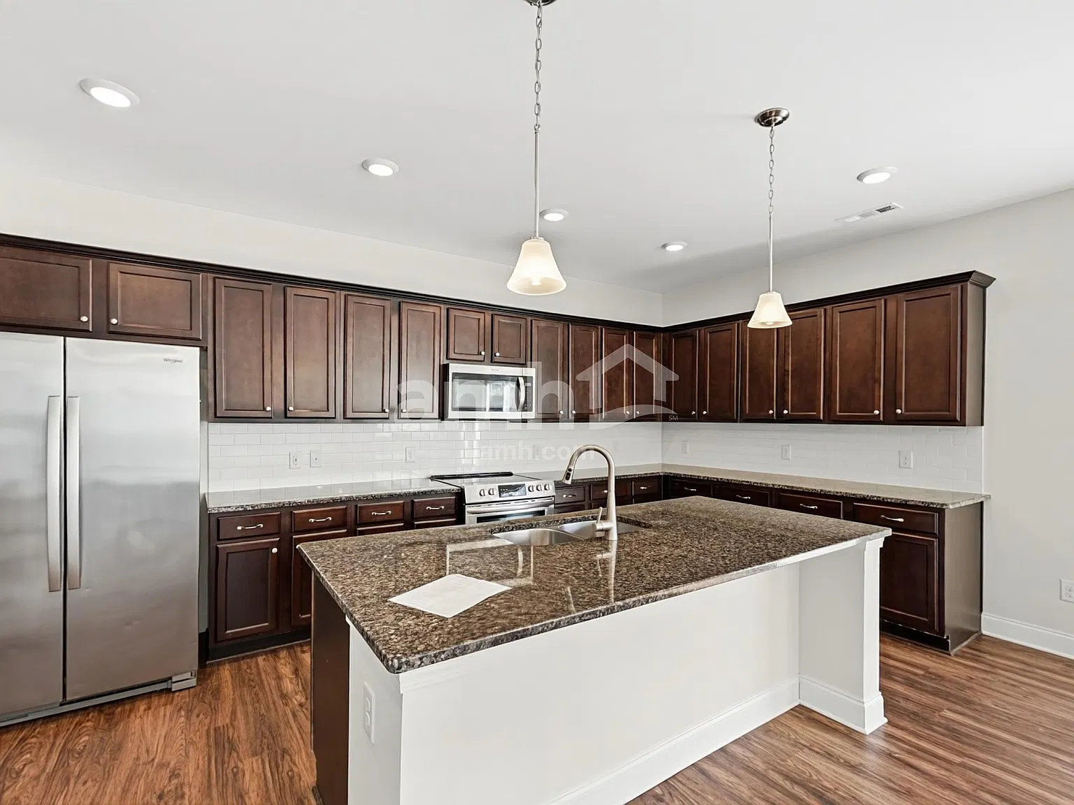 5 bed, 3.0 bath, 2596 sqft, $2,805 — Photo 4