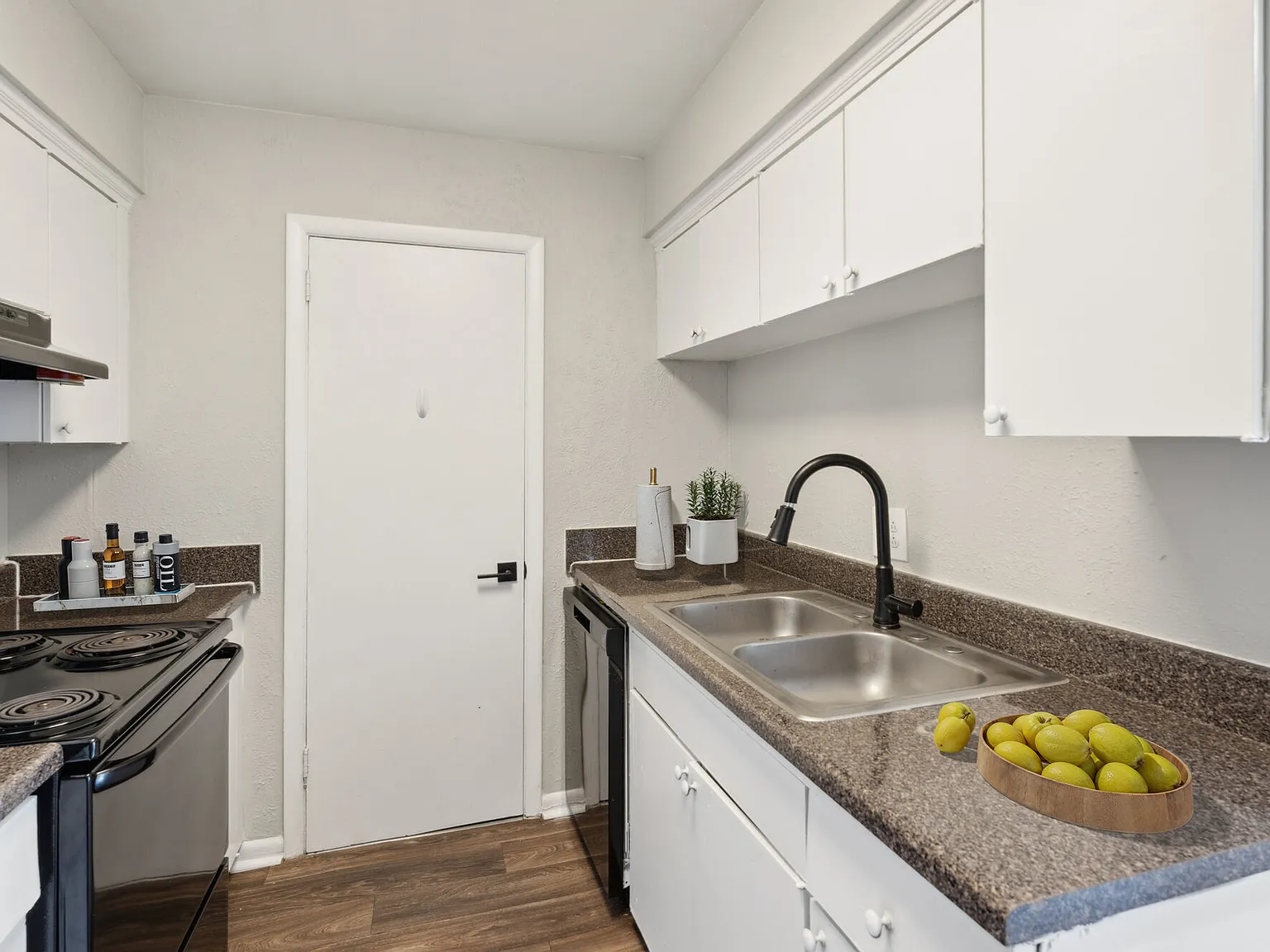 Falcon View Apartments — Photo 2