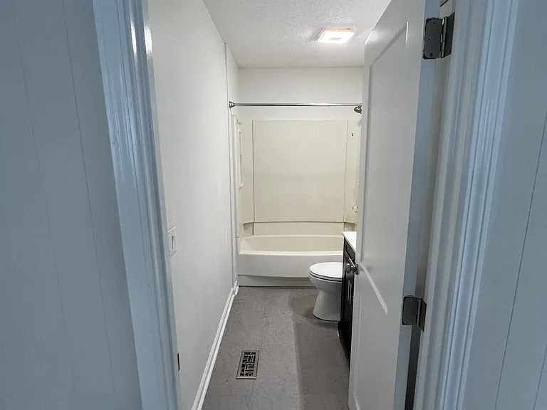 823 Shull St — Photo 10