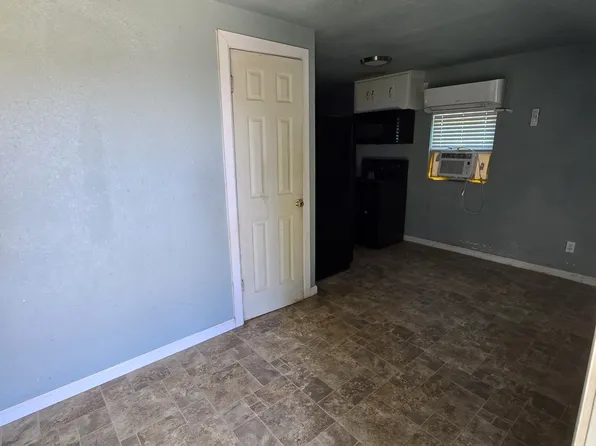 1512 N Esplanade St House 3, Cuero, TX 77954