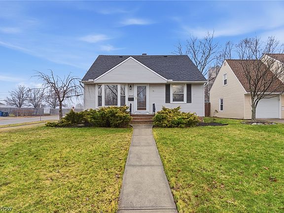 4th image of 15640 Glenridge Ave
