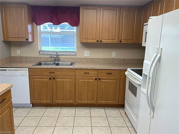 5th image of 1630 SE 20th St