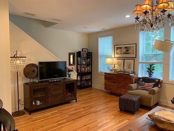 3rd image of 2658 W Homer St #2
