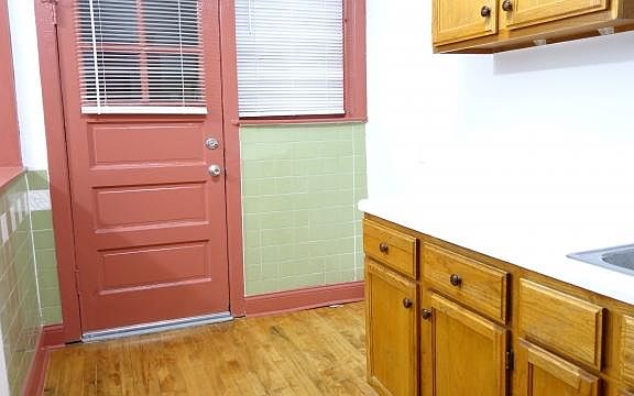 2nd image of 2450 W Sunnyside Ave