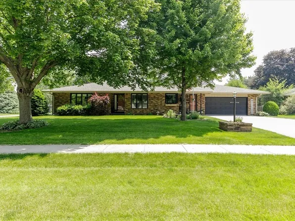 360 NE Plum Ave, Earlham, IA 50072