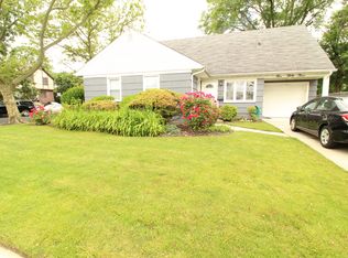 533 Arlington Rd, Cedarhurst, NY 11516