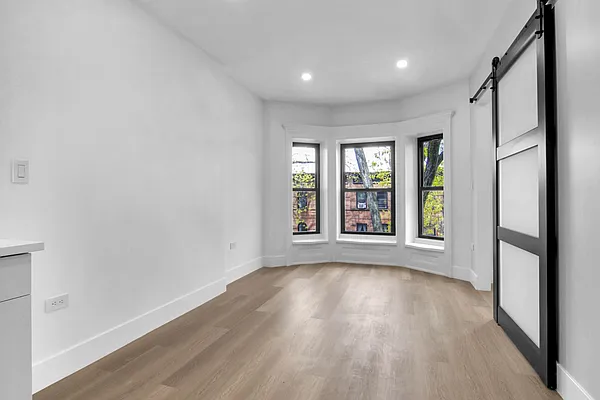 Rented by OGI Management | media 8