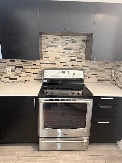 Building Photo - 565 Vista Isles Dr #2011