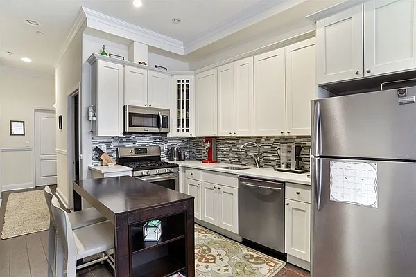 Rented by Compass | media 18