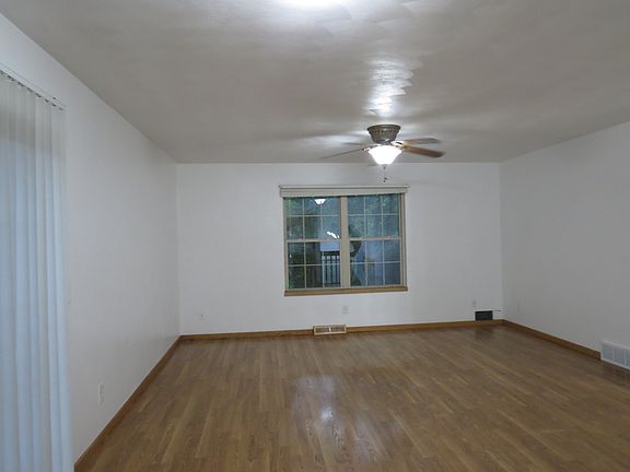 3rd image of 482 N 7th St #2