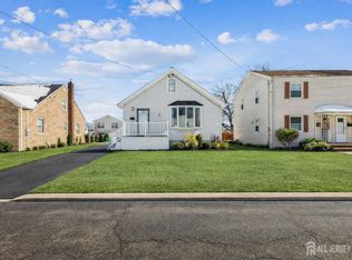 584 Garden Ave, Woodbridge, NJ 07095