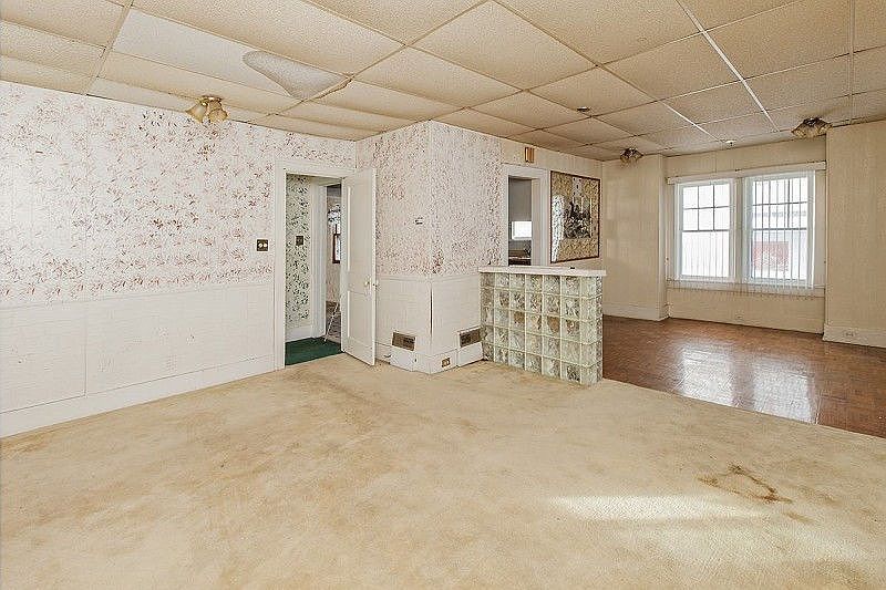1st image of 549 Willis Ave