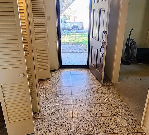 3rd image of 3001 Tanglewood Dr