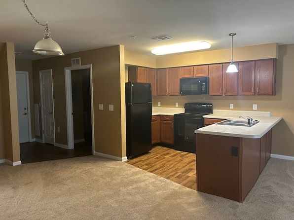 130 Maiden Ln APT 215
