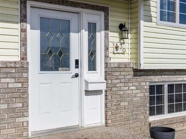 30 E Sage Close SE, Medicine Hat, AB T1B 4H7