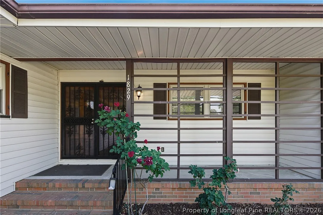4 bed, 3.0 bath, 2423 sqft, $2,000 — Photo 2