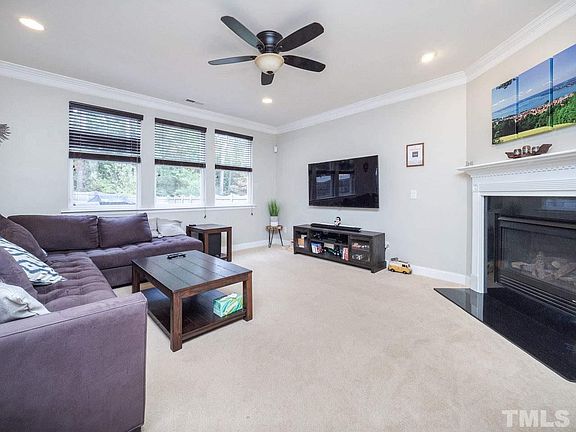 3rd image of 209 Hillview Dr