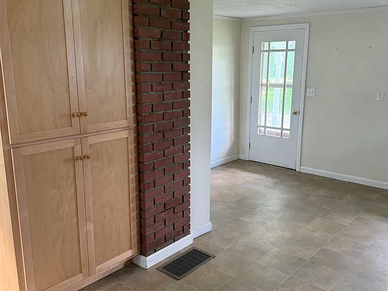 1276 Baird Rd — Photo 8