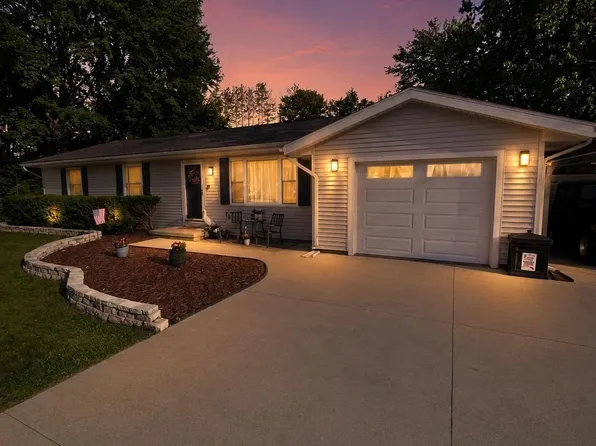 6085 S Birch Hill Dr, Kimball, MI 48074