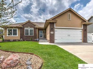 2209 Alexandra Rd, Papillion, NE 68133