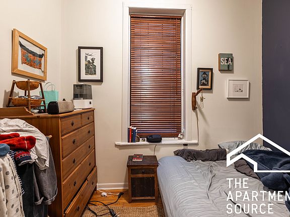 4th image of 1627 N Winchester Ave #2F